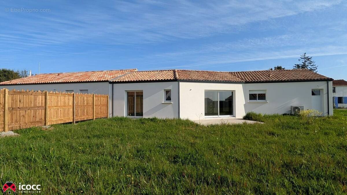 Maison à LES MAGNILS-REIGNIERS