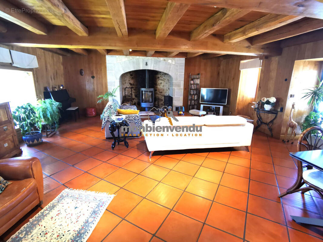 Maison à ARPAJON-SUR-CERE