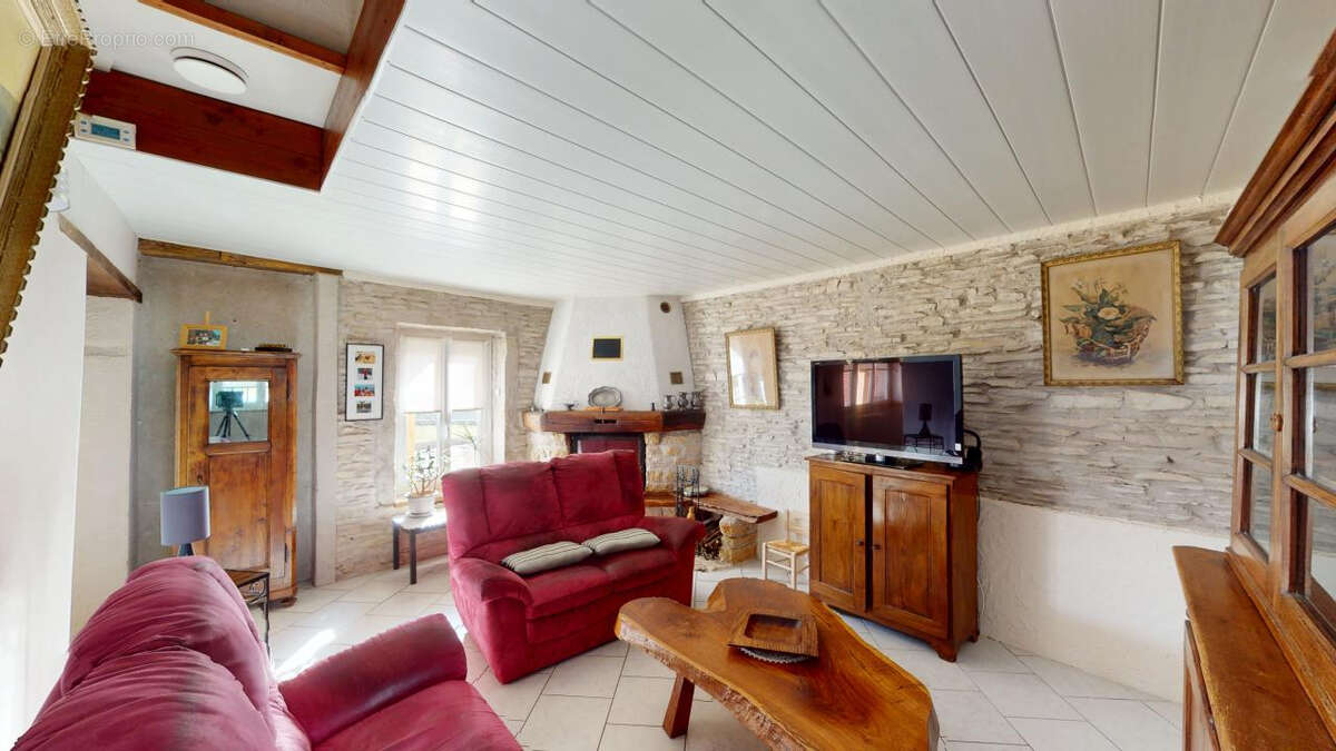 Maison à BOUVESSE-QUIRIEU