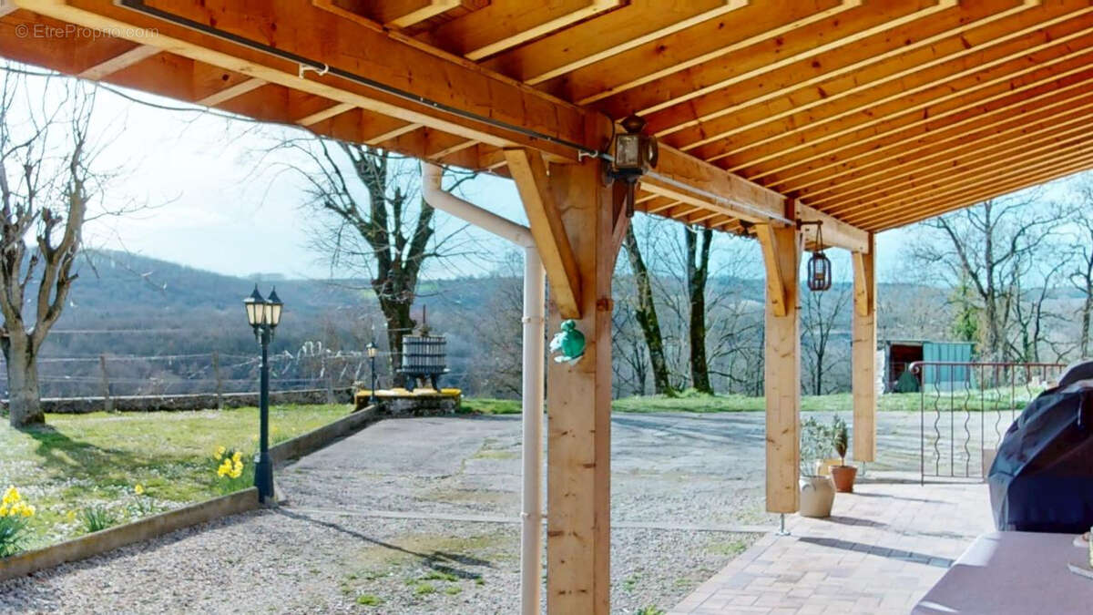 Maison à BOUVESSE-QUIRIEU