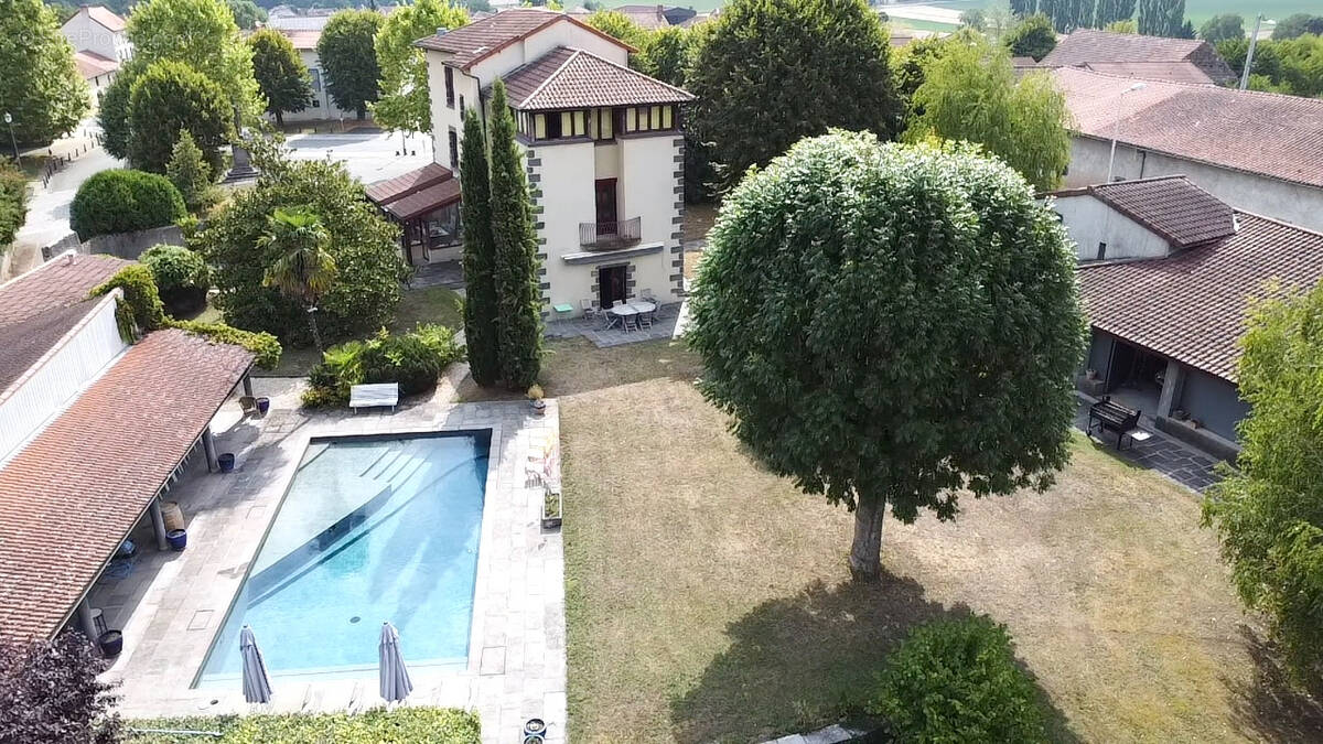 Maison à VARENNES-SUR-MORGE