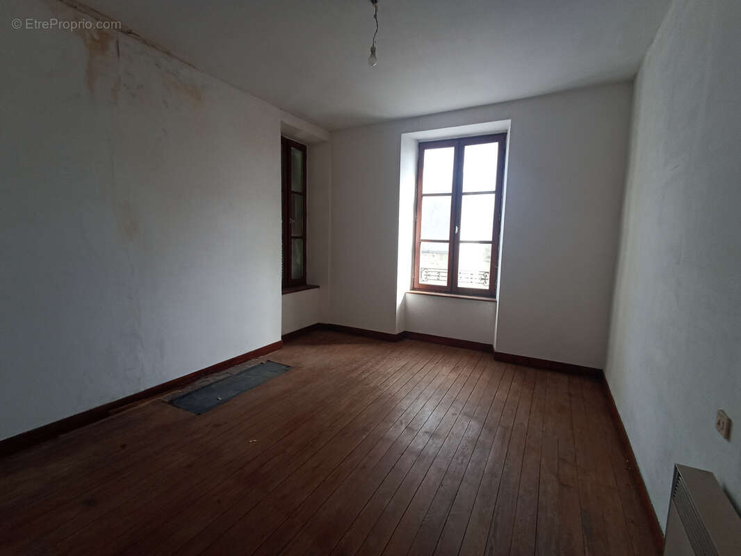 Maison à SAINT-MICHEL-DE-MONTJOIE