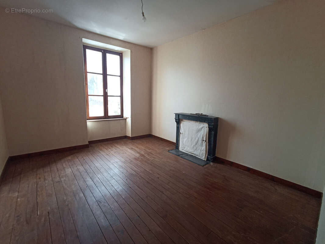 Maison à SAINT-MICHEL-DE-MONTJOIE