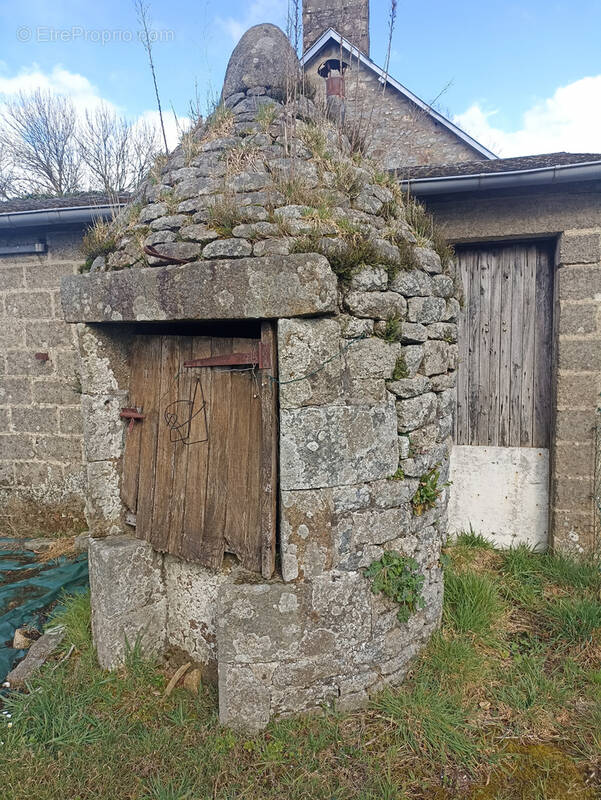 Maison à SAINT-MICHEL-DE-MONTJOIE