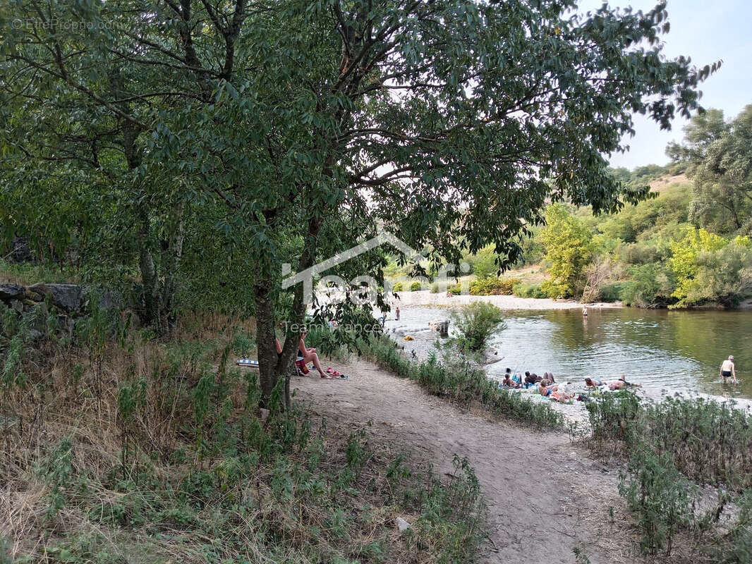 Terrain à BERRIAS-ET-CASTELJAU