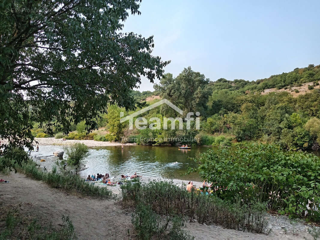Terrain à BERRIAS-ET-CASTELJAU