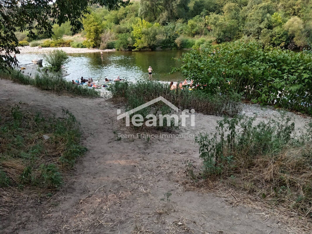 Terrain à BERRIAS-ET-CASTELJAU