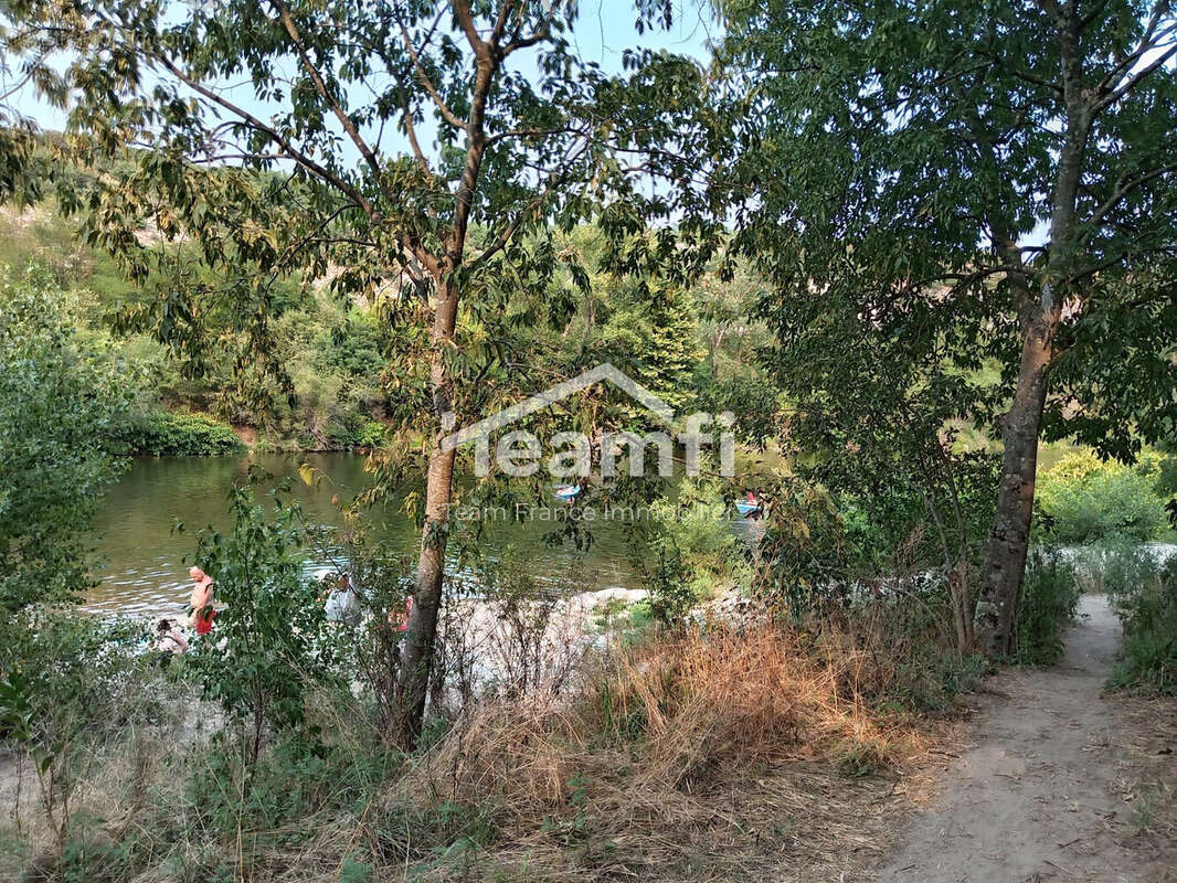 Terrain à BERRIAS-ET-CASTELJAU