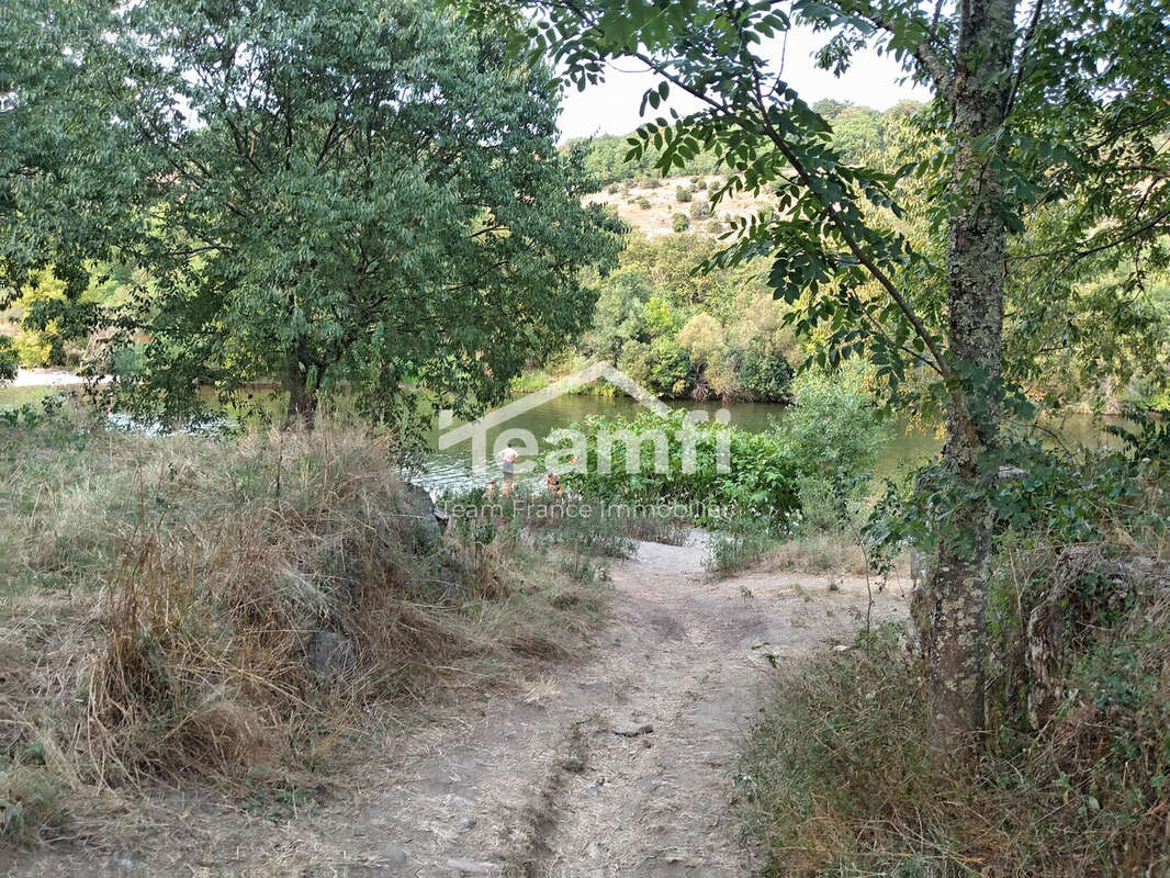 Terrain à BERRIAS-ET-CASTELJAU