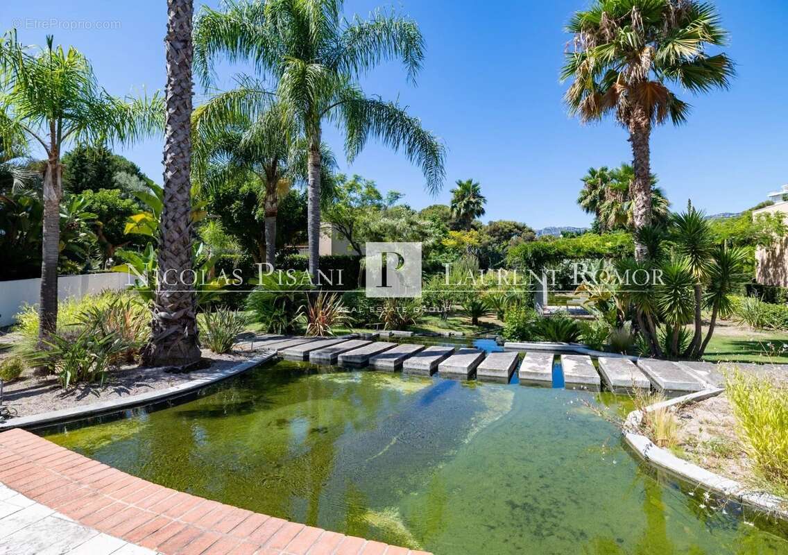 Appartement à ROQUEBRUNE-CAP-MARTIN