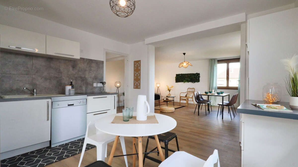 Appartement à VEAUCHE