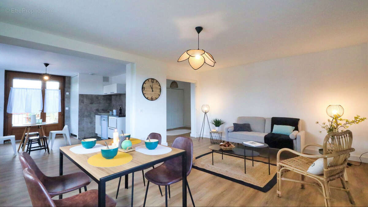 Appartement à VEAUCHE