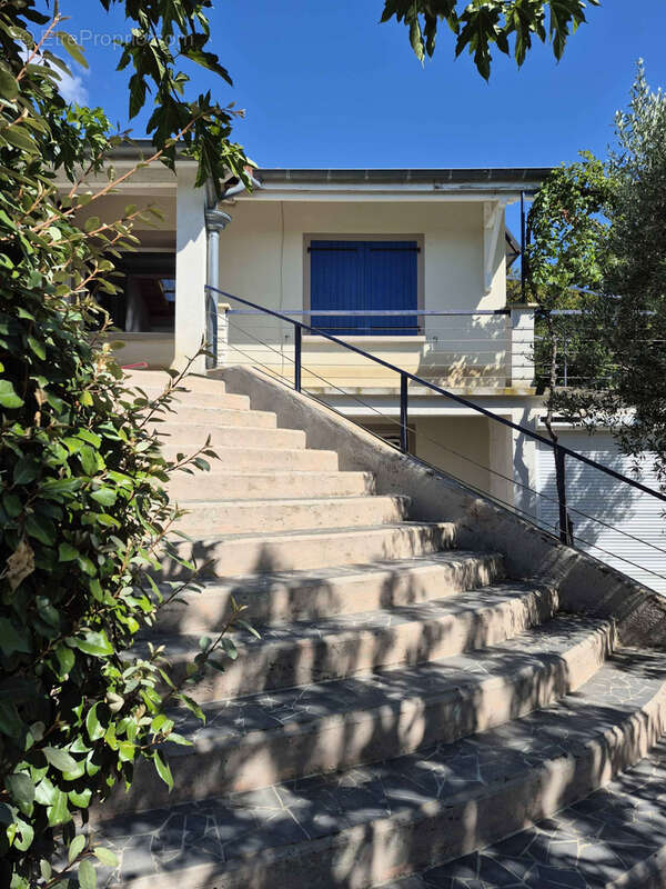 Maison à BEAUMONT-MONTEUX