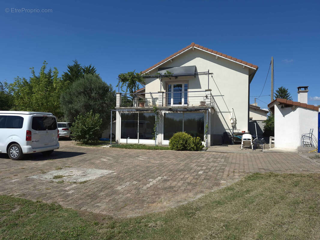 Maison à BEAUMONT-MONTEUX