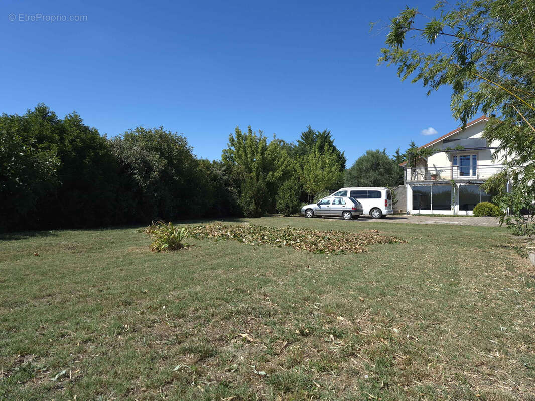 Maison à BEAUMONT-MONTEUX