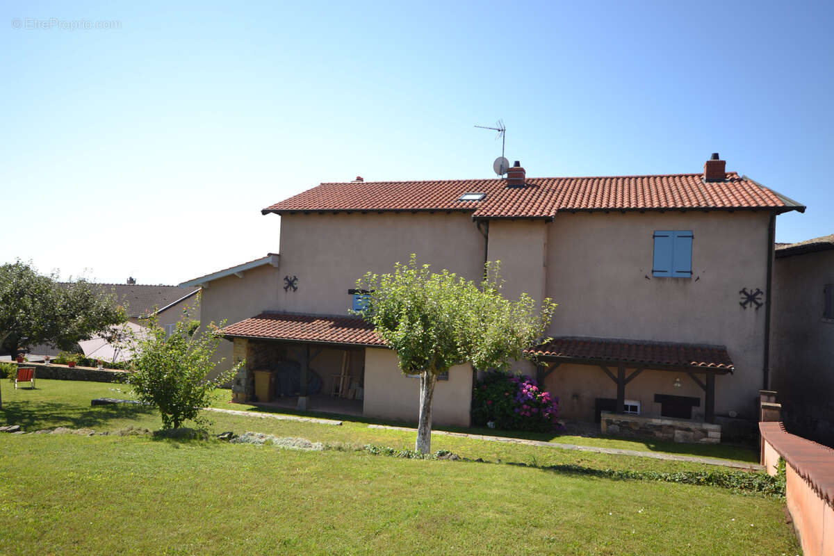 Maison à MONTMELAS-SAINT-SORLIN