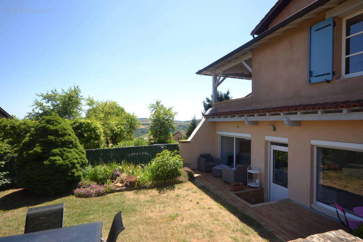 Maison à MONTMELAS-SAINT-SORLIN