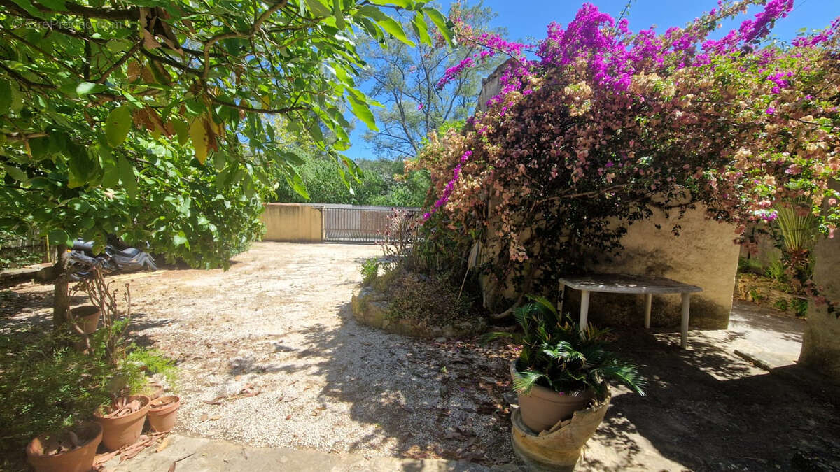 Maison à SAINT-CYR-SUR-MER
