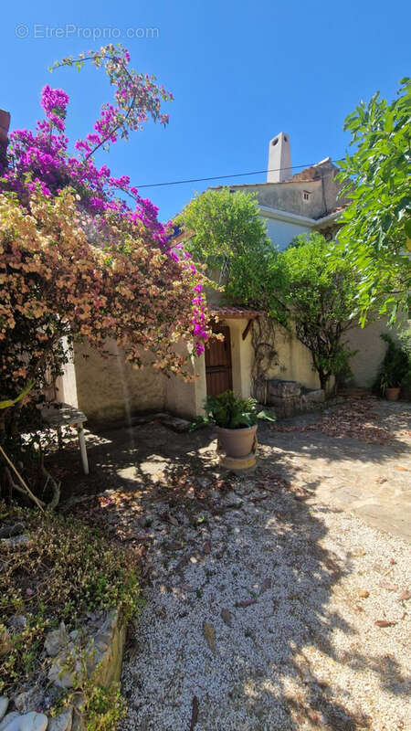 Maison à SAINT-CYR-SUR-MER