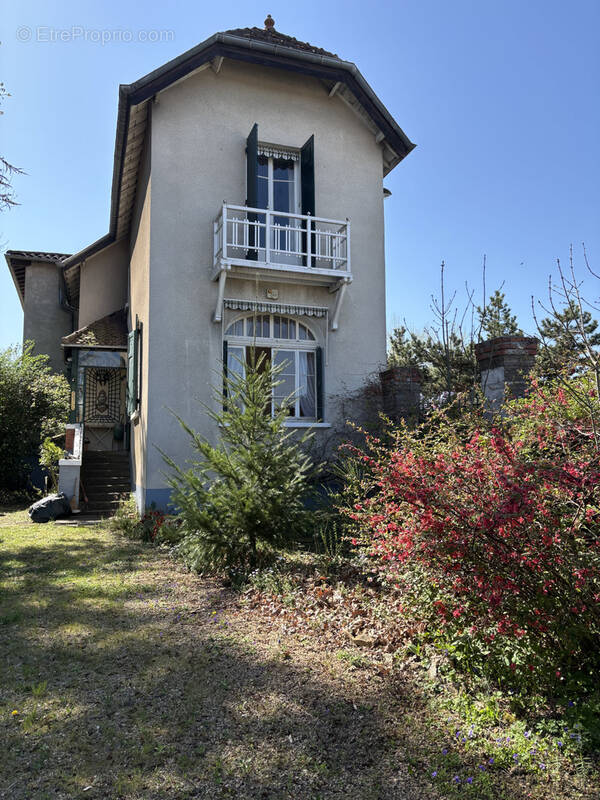 Maison à CHARBONNIERES-LES-BAINS
