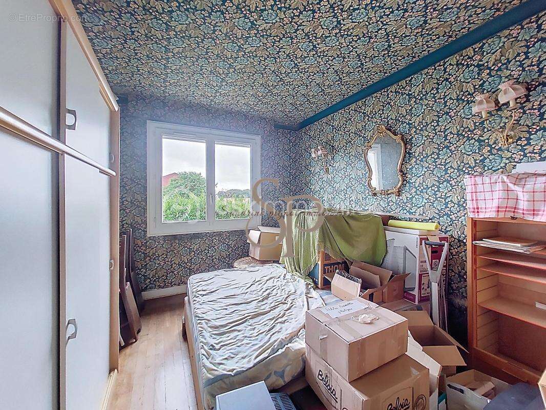 Maison à LA MADELEINE-SUR-LOING