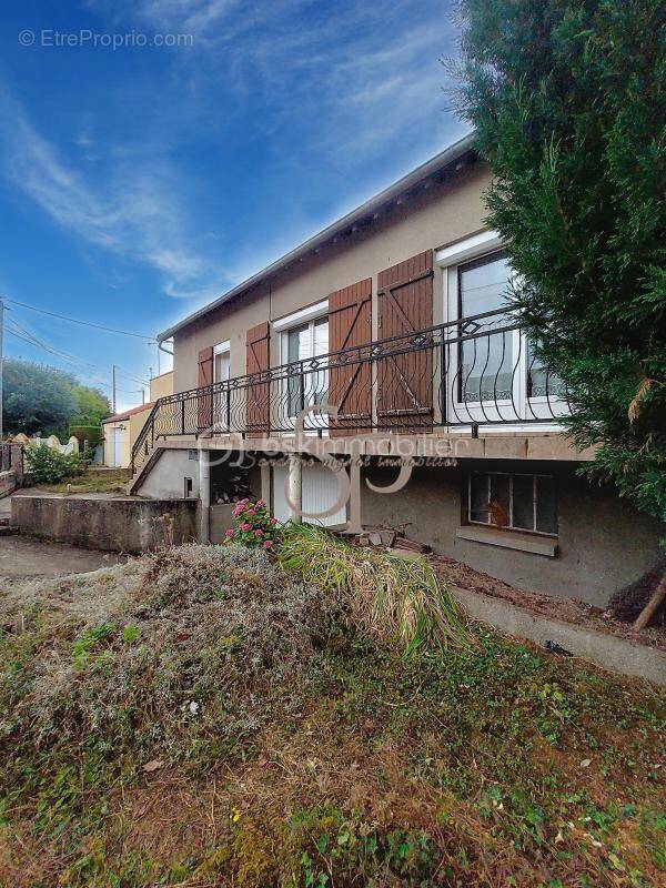 Maison à LA MADELEINE-SUR-LOING