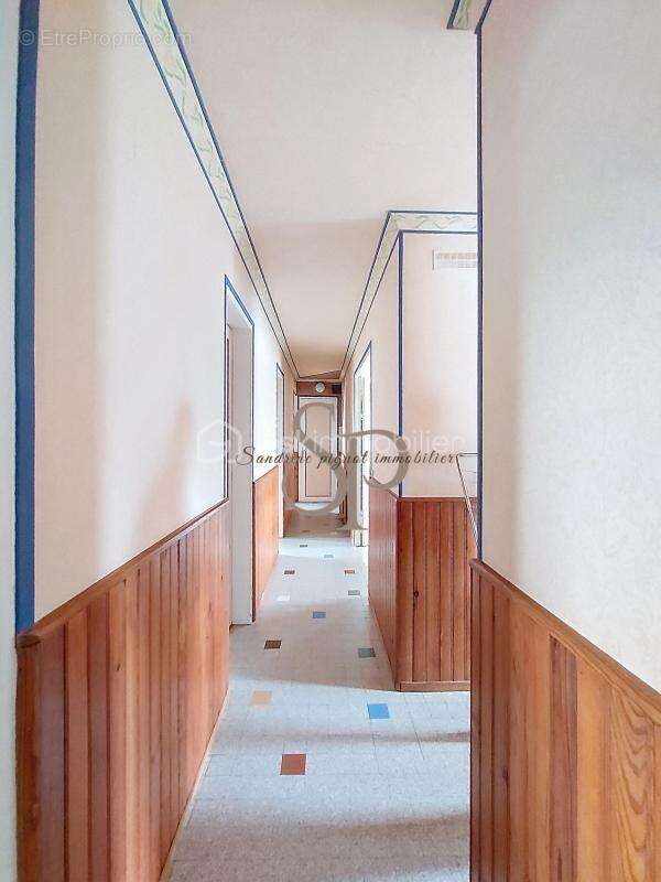 Maison à LA MADELEINE-SUR-LOING