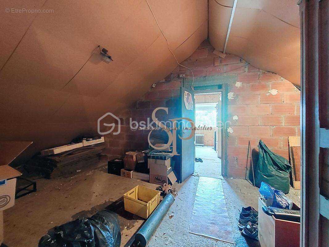 Maison à LA MADELEINE-SUR-LOING