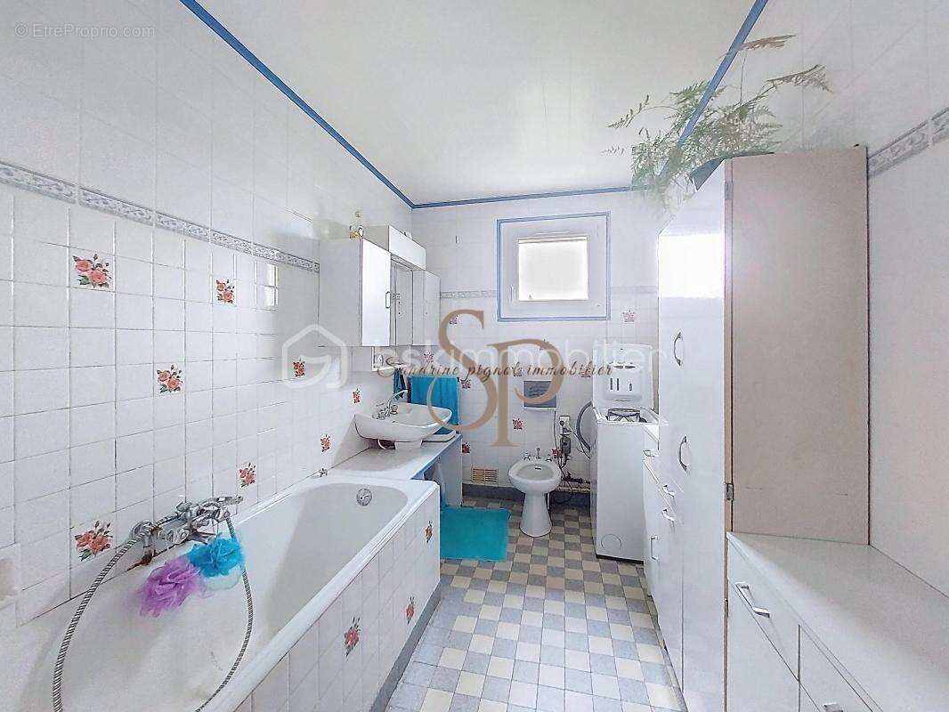 Maison à LA MADELEINE-SUR-LOING