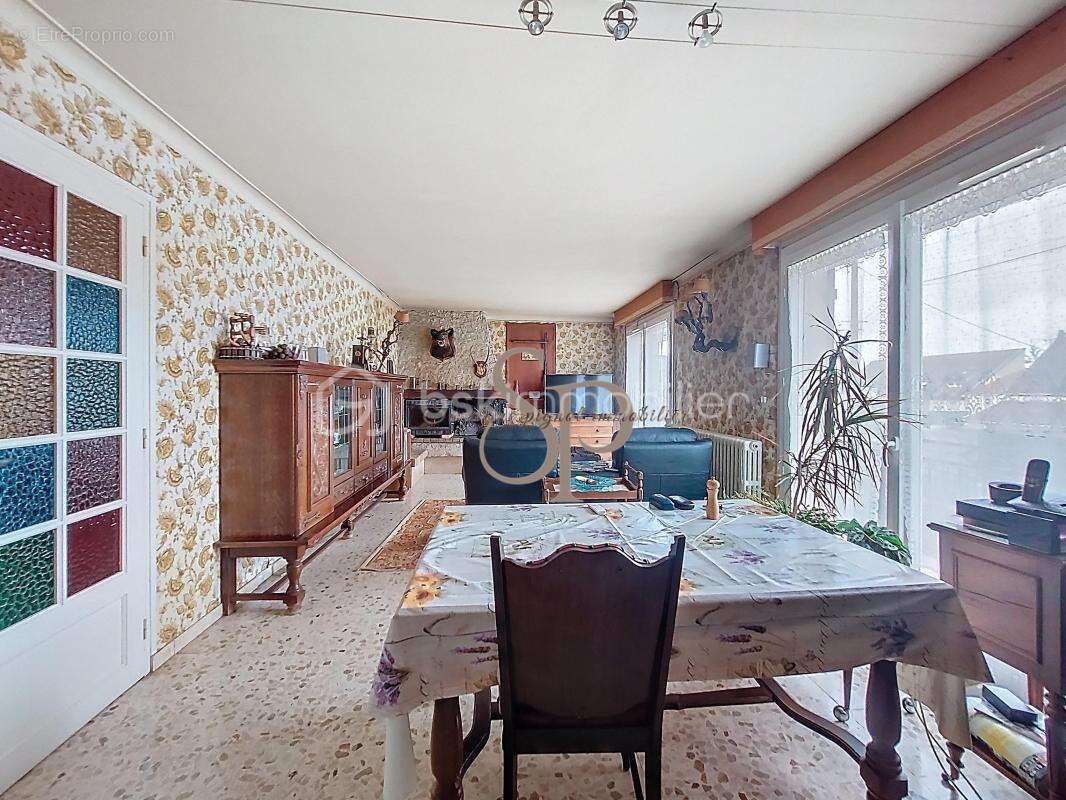 Maison à LA MADELEINE-SUR-LOING