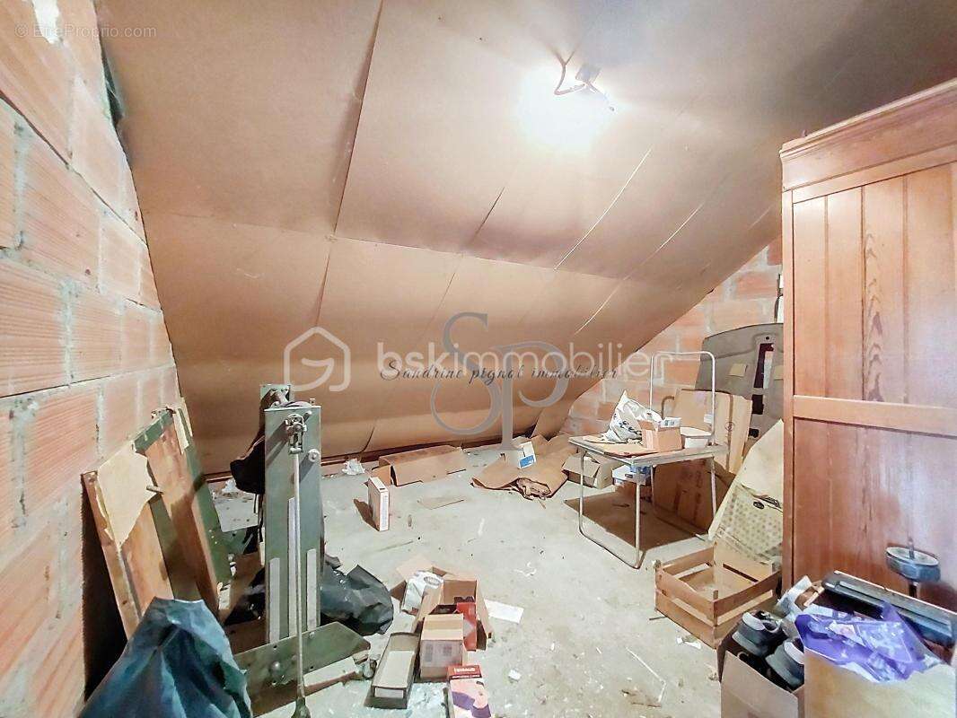 Maison à LA MADELEINE-SUR-LOING