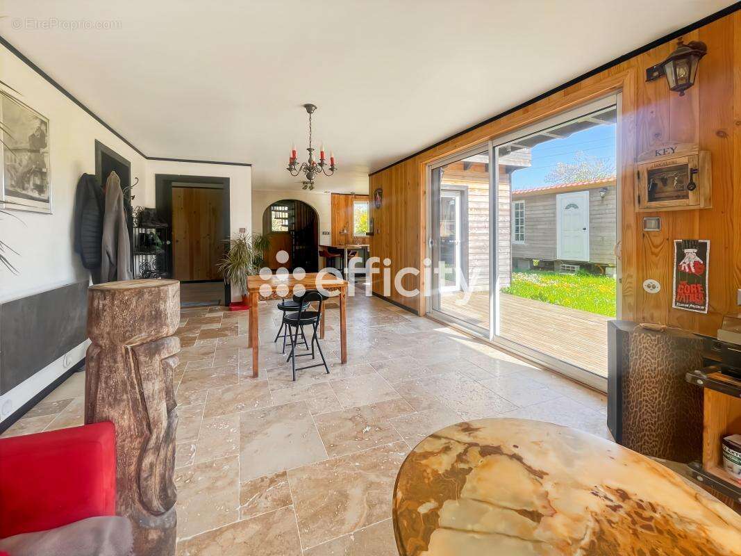 Maison à DOLUS-LE-SEC