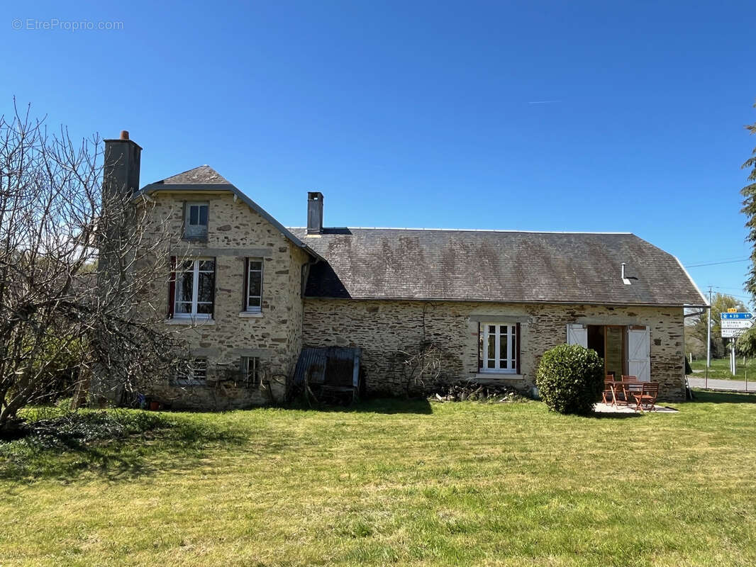 Maison à COUSSAC-BONNEVAL