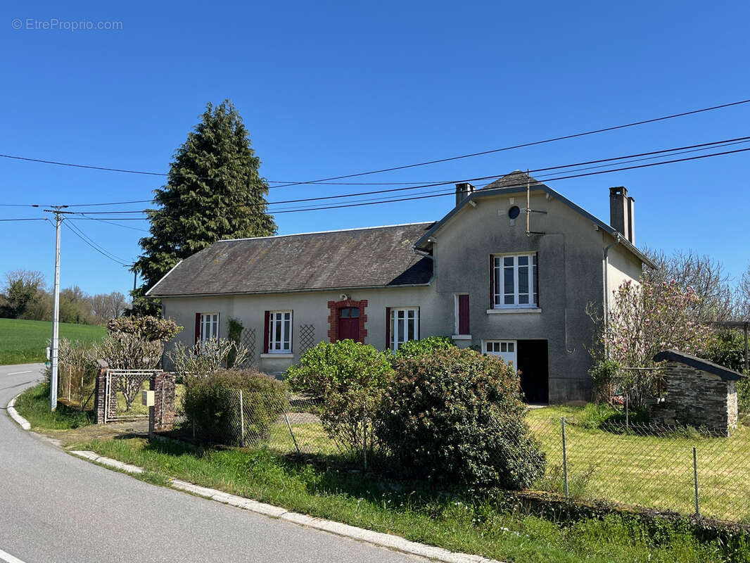 Maison à COUSSAC-BONNEVAL