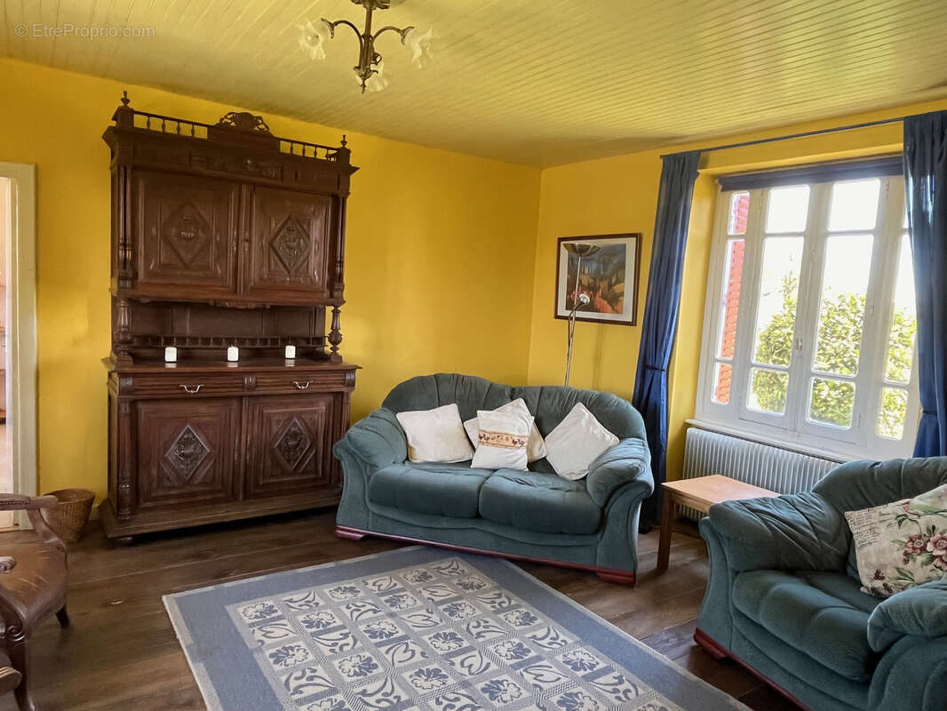 Maison à COUSSAC-BONNEVAL