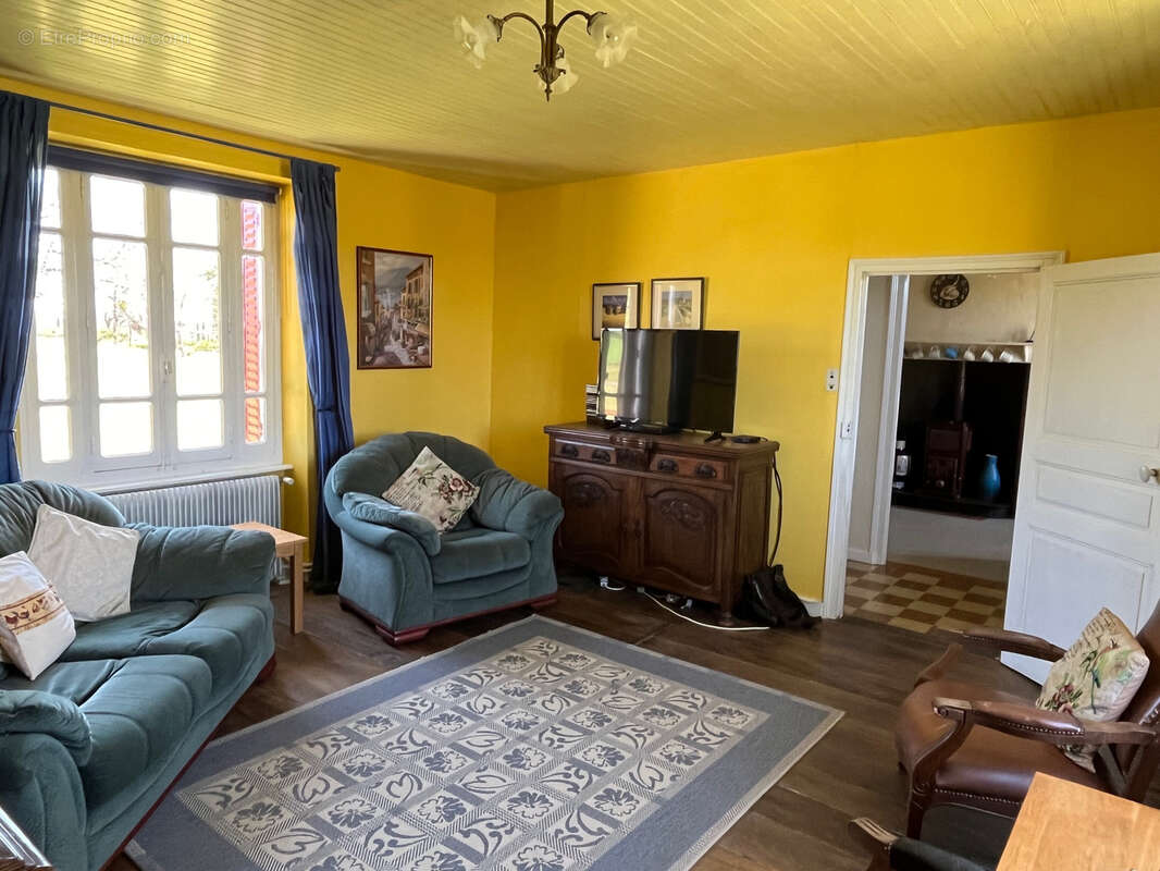 Maison à COUSSAC-BONNEVAL