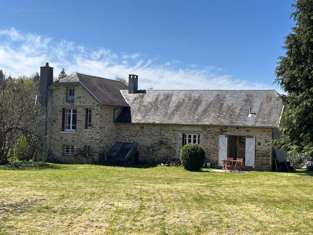 Maison à COUSSAC-BONNEVAL