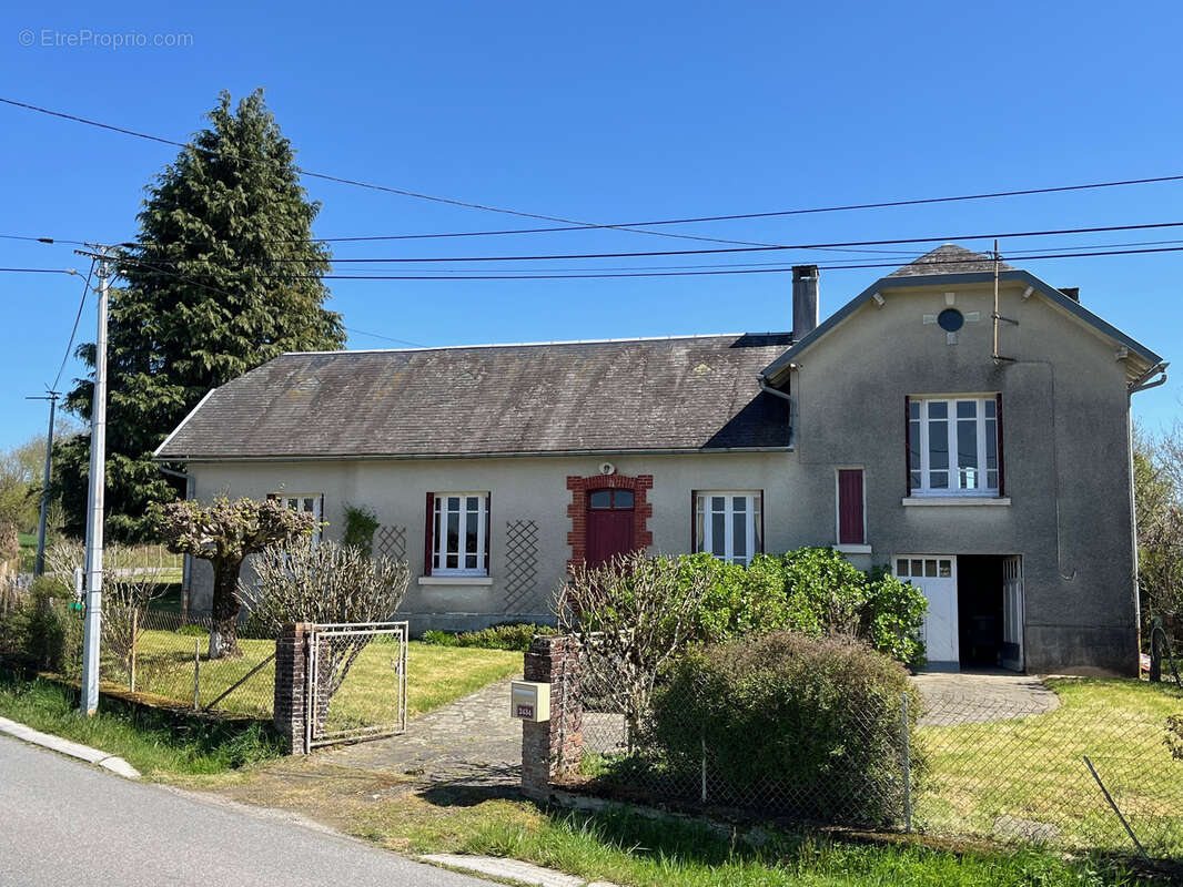 Maison à COUSSAC-BONNEVAL