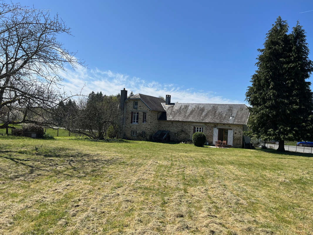 Maison à COUSSAC-BONNEVAL