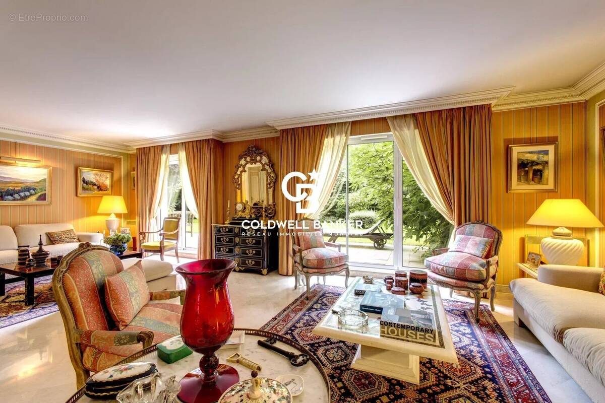 Appartement à NEUILLY-SUR-SEINE