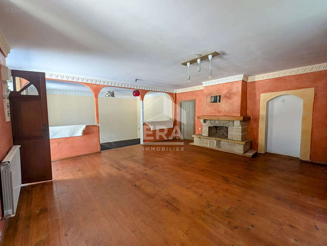 Maison à MONTESQUIEU