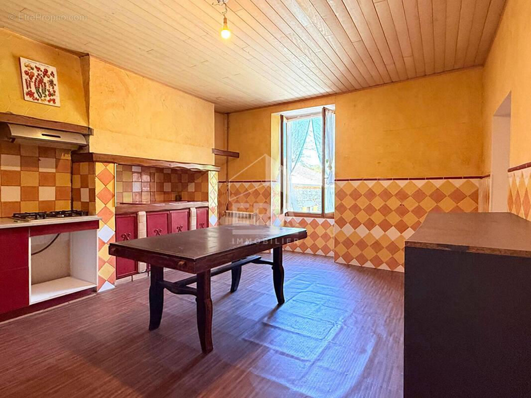 Maison à MONTESQUIEU