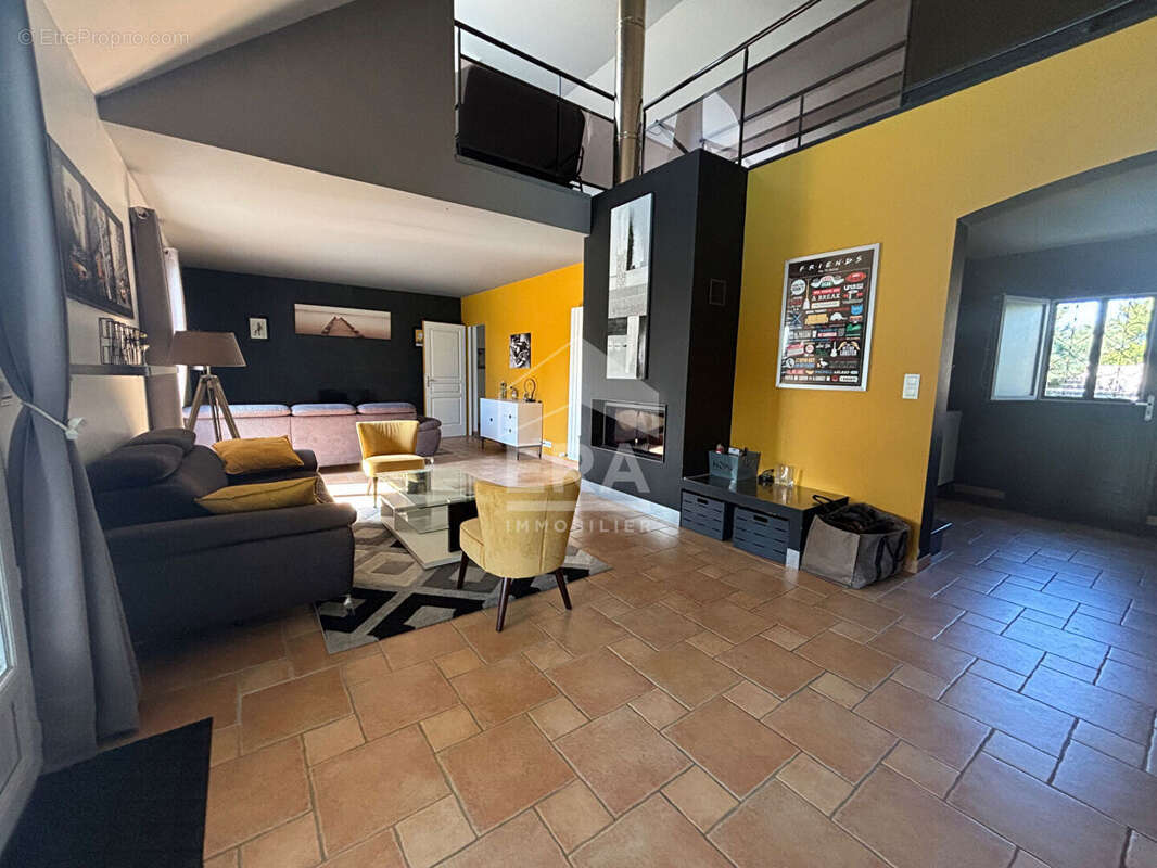 Maison à POEY-DE-LESCAR