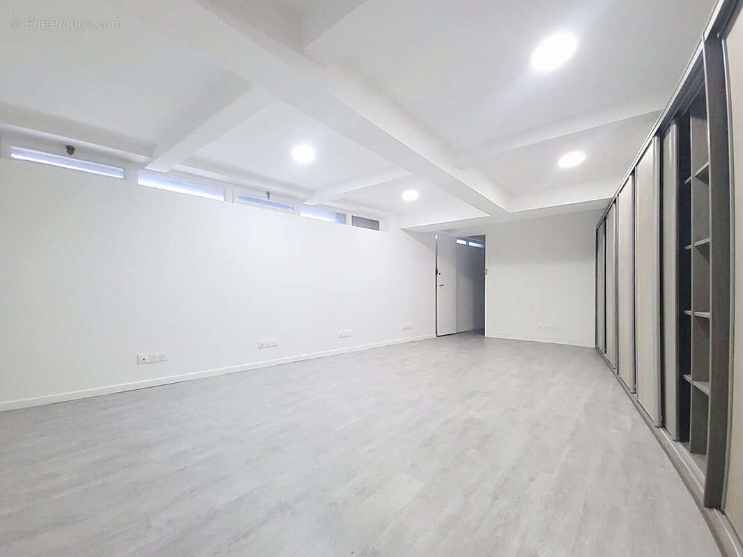 Commerce à PARIS-16E