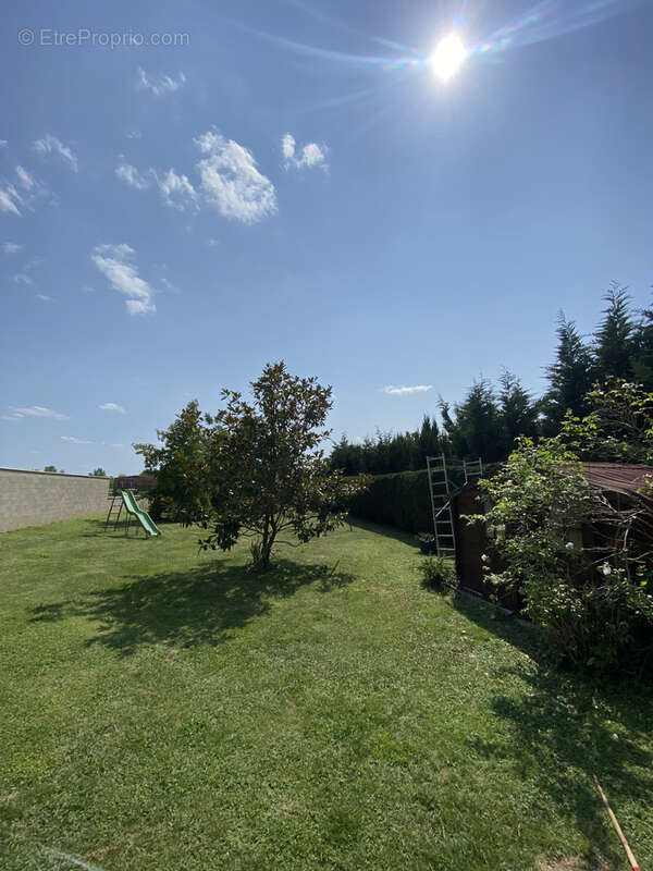 Terrain à VARENNES-SUR-SEINE