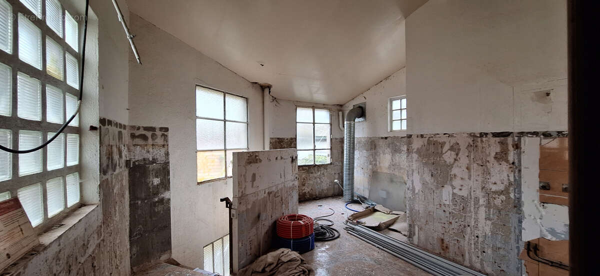 Maison à VILLENEUVE-L&#039;ARCHEVEQUE