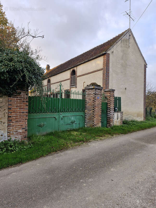 Maison à VILLENEUVE-SUR-YONNE