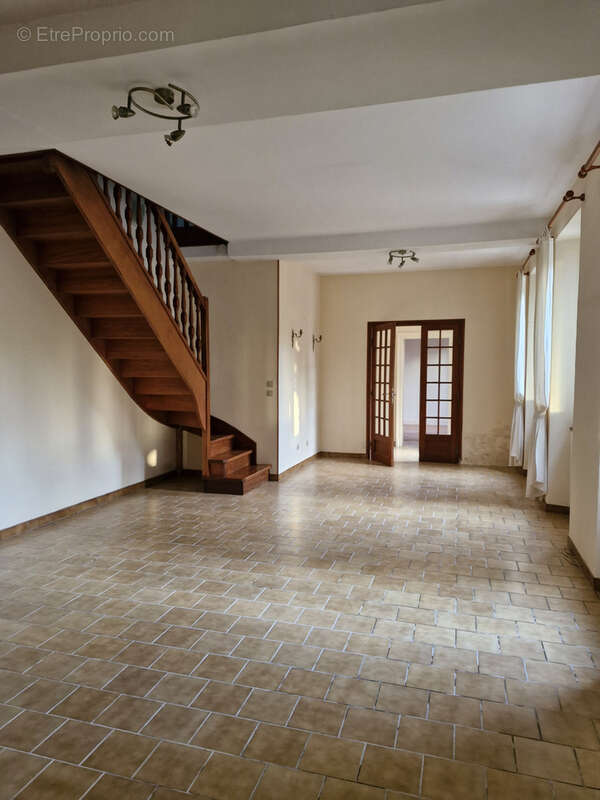 Maison à VILLENEUVE-SUR-YONNE