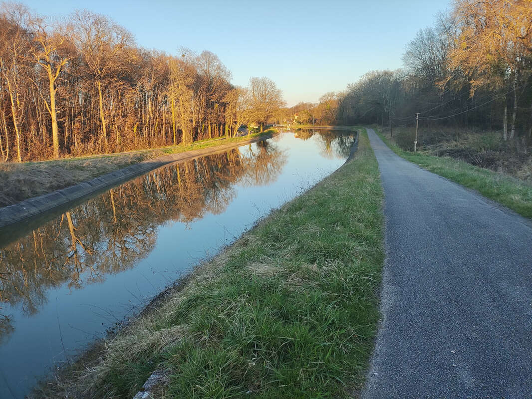 Terrain à ROGNY-LES-SEPT-ECLUSES