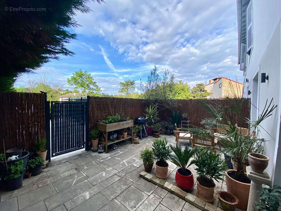 Appartement à CHAMPAGNE-AU-MONT-D&#039;OR